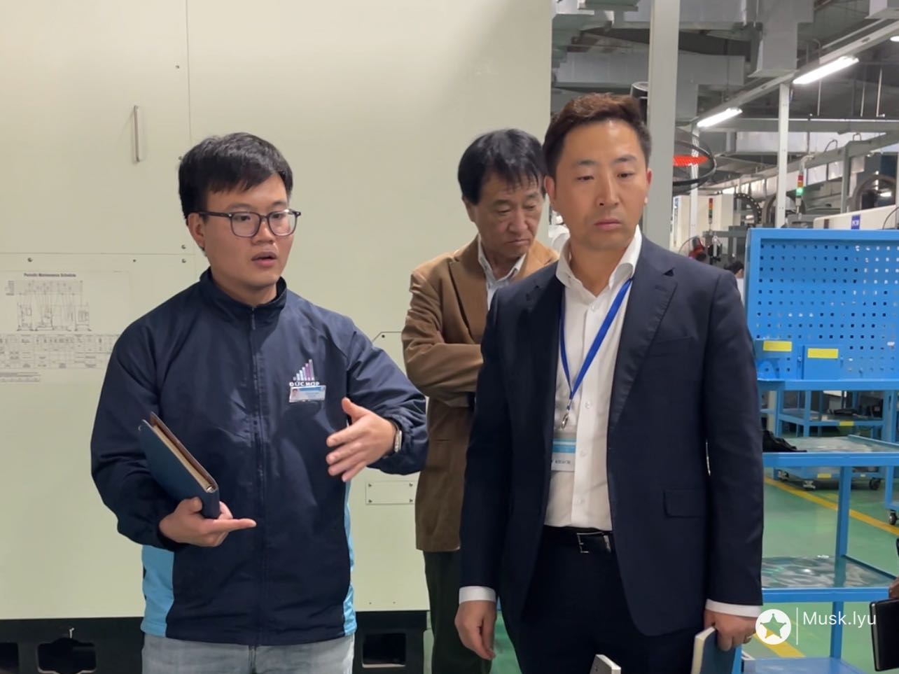 带日本客户参观越南供应商.jpg